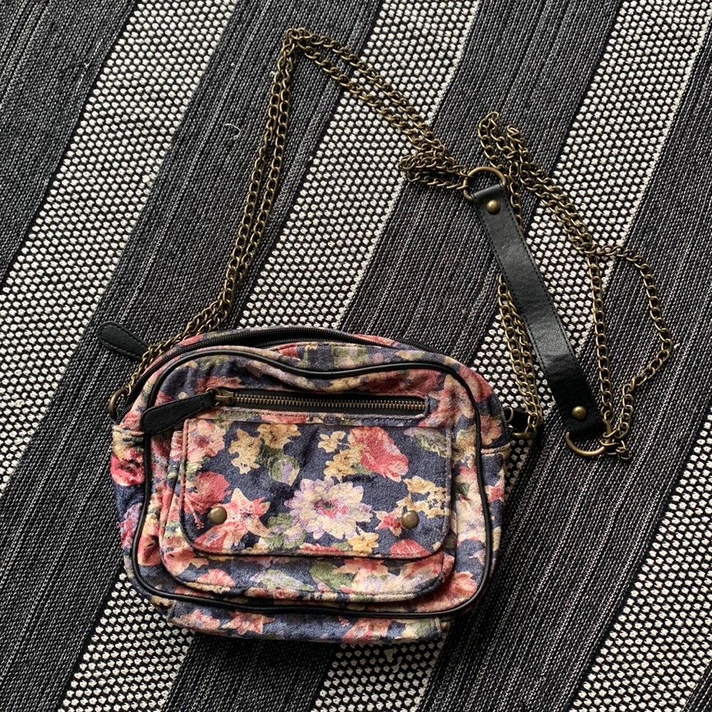 KIMCHI BLUE Velvet Floral with Brass Chain Purse